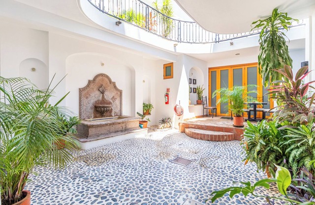 3-bedroom condo in brilliant Puerto Vallarta with WiFi, AC
