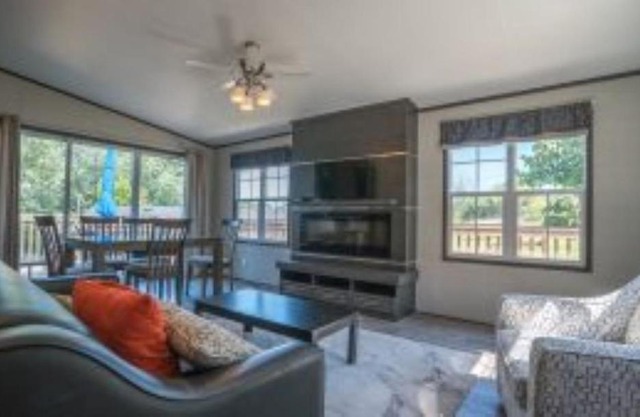 3 Bedroom Cottage Forest Grove Lane 75
