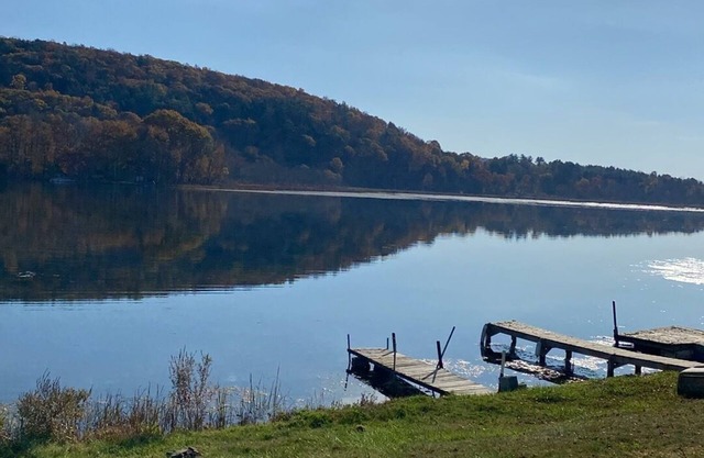 3-bedroom cottage on Cossayuna Lake