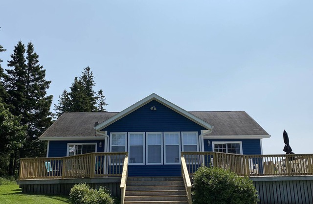 3 Bedroom Cottage With Country Views, Minutes To Cavendish and Beaches