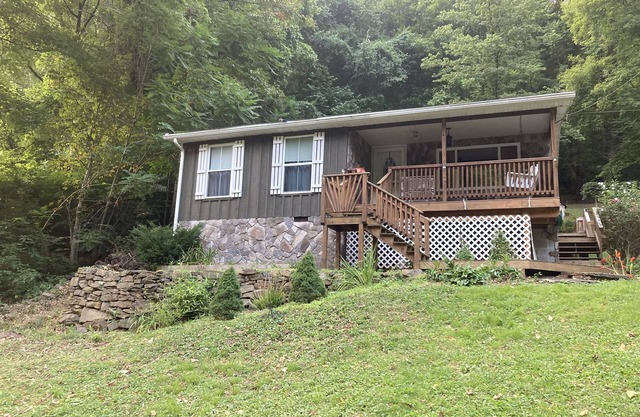 3 Bedroom Cottage with riverfront in New River Gorge