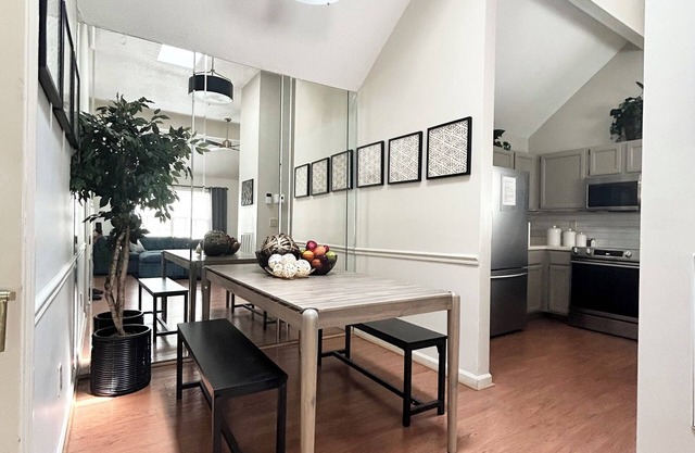 3-bedroom Cozy Flat with 1st fl Master & bath in wonderful Madison.