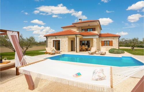 3 Bedroom Cozy Home In Kljuc