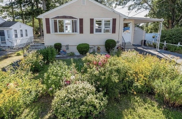 3 Bedroom cozy home near Holly Cross