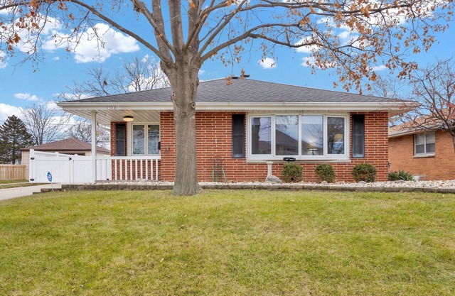3 Bedroom, cozy house in Milwaukee near airport