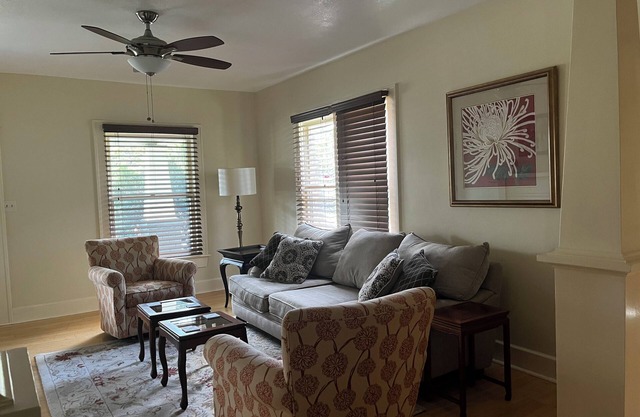 3 bedroom Craftsman bungalow in the heart of Lakeland