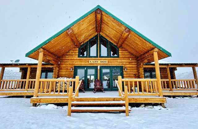 Benutzerdefiniertes Blockhaus mit 3 Schlafzimmern auf privater Montana Ranch