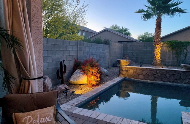 3 Schlafzimmer + den bequemen Rancher mit beheiztem Pool in Johnson Ranch