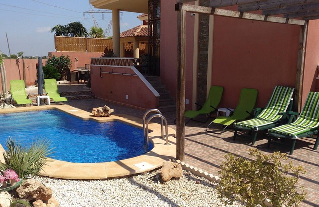 Freistehende Villa mit 3 Schlafzimmern und privatem Pool