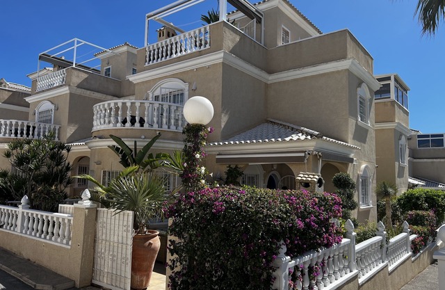 Freistehende Villa mit 3 Schlafzimmern, Pool, nahe Strand / Golf / Los Altos, Torrevieja