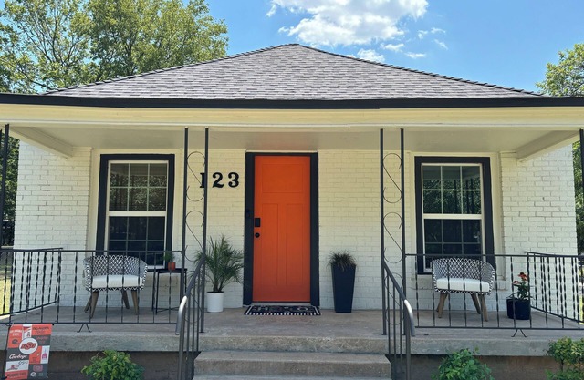 3-bedroom Downtown Stilly Retreat - Renovated 1920s Cottage with a Boho Vibe!