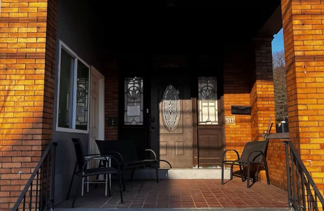 3-bedroom duplex minutes to downtown