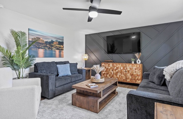 3 Bedroom Edgebrook Ranch Escape