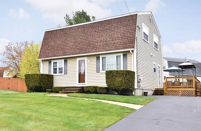 3 Bedroom Family Home Near East Greenwich RI