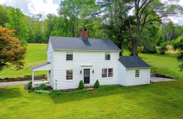 3-Bedroom Farmhouse Retreat in Sharon with AC, WiFi
