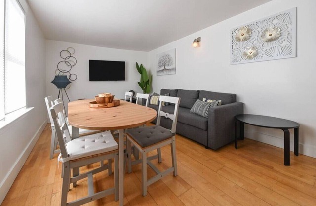 3 bedroom flat in Berkeley's Poet's Corner