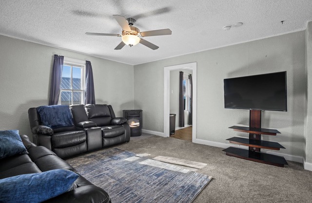 3 Bedroom Fully Remodeled and Centrally Located!