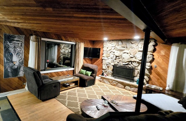 3-bedroom hillside property in woods with fireplace and lake view