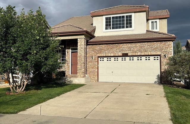 3 bedroom home by airport. Short drive to Anschultz Medical Center.