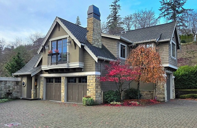 3-bedroom home in Puyallup with Wi-Fi, AC, & Pickle Ball court! Enjoy your stay!