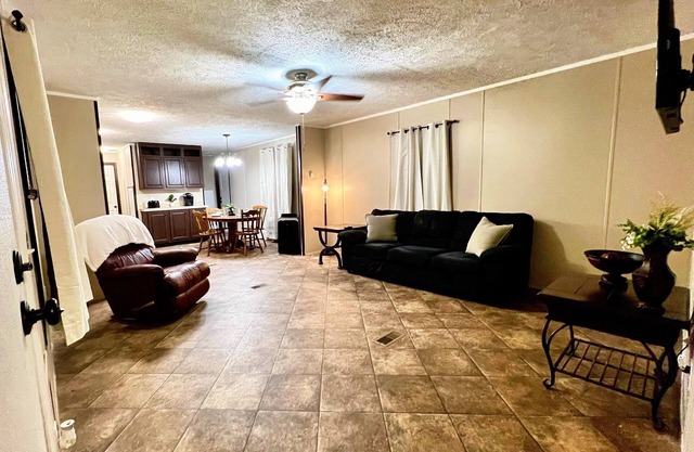 3-bedroom home in quaint Sorrento with AC, WiFi, pond
