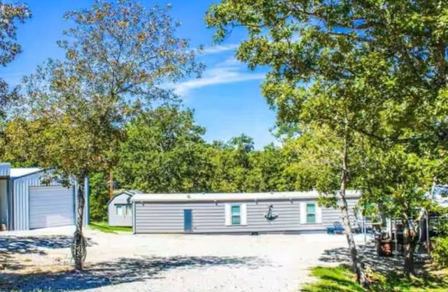 3-bedroom home near Arrowhead State Park!