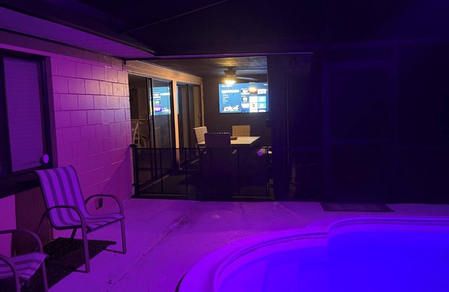 Charming 3-bedroom house with Pool in Winter Haven, Blocks from Lego Land