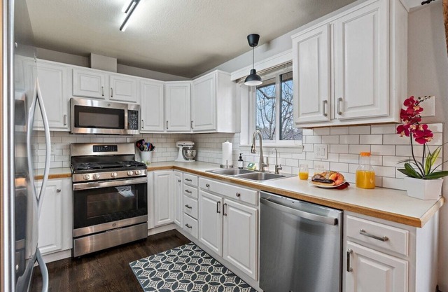 3 Bedroom Home with Garage next to BSU and Downtown