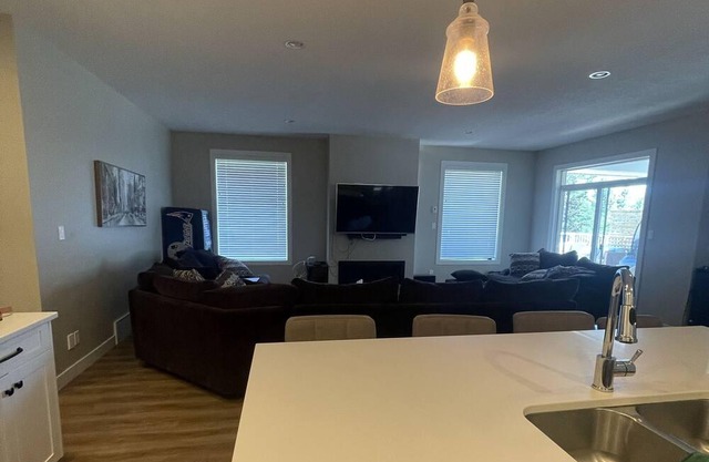 3-Bedroom home with hot tub
