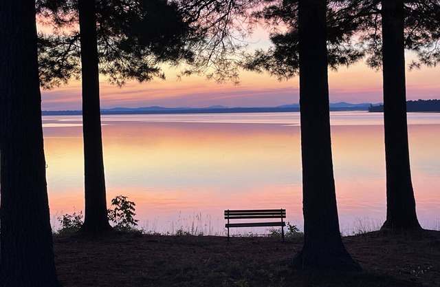 3 Bedroom Home with an Artists Lake View