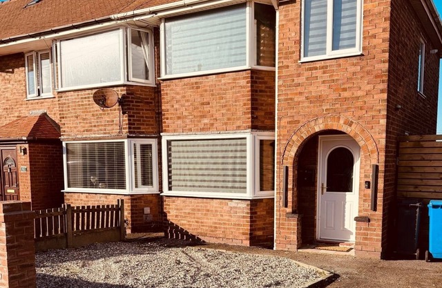 3-bedroom house in welcoming Poulton-le-Fylde with WiFi, parking and hot tub!