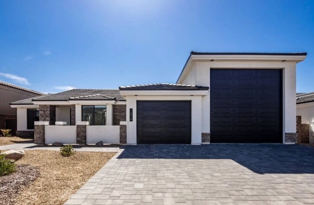 3-bedroom house in Lake Havasu City with AC, WiFi, Community pool and Pickleball