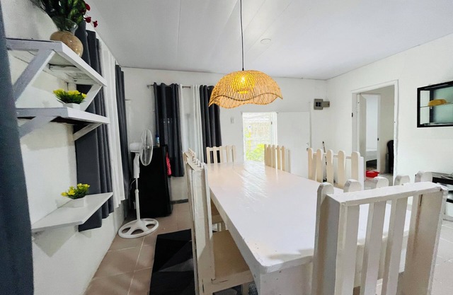 3-bedroom house 5 mins. walk to the beach w/600mbps wifi