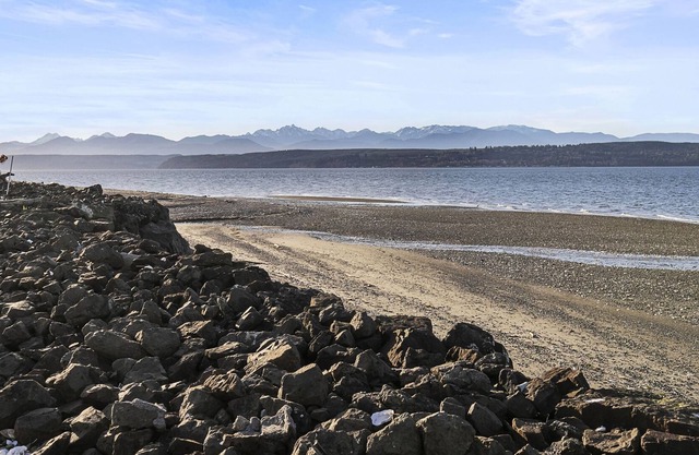 No Bank Waterfront 180 degree Mountain View -New House