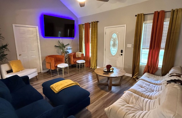 3-bedroom house in awesome Ocean Springs with WiFi, AC