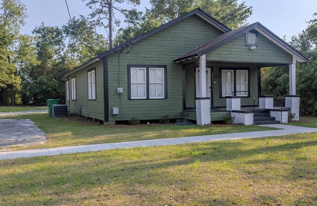 3-bedroom house in beautiful Valdosta with WiFi, AC. Enjoy your stay
