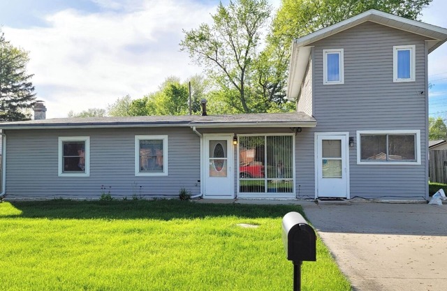 3-bedroom house in charming Champaign 6 minutes from State Farm Center
