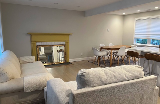 3-bedroom house in charming Greenwich with WiFi, AC. Start your getaway now