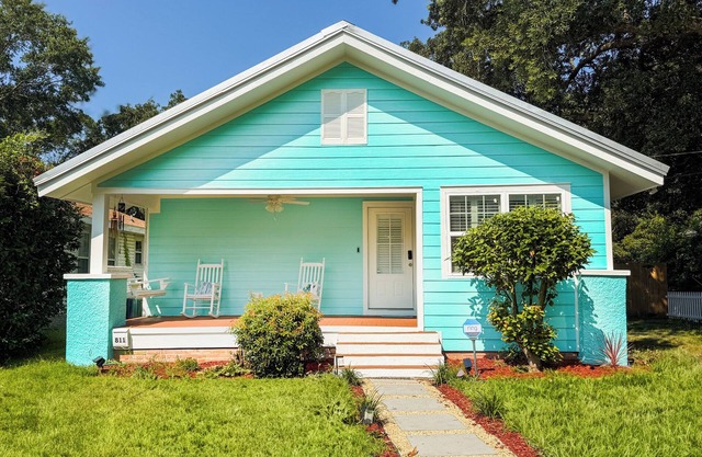 3-bedroom house in charming Gulfport with AC.
