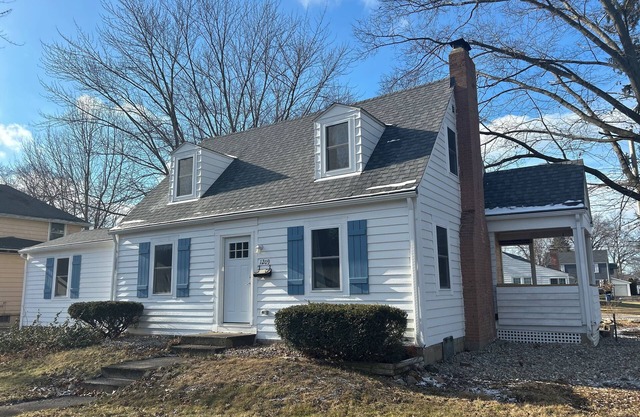 3-bedroom house in charming La Porte three minute walk to beautiful Stone Lake