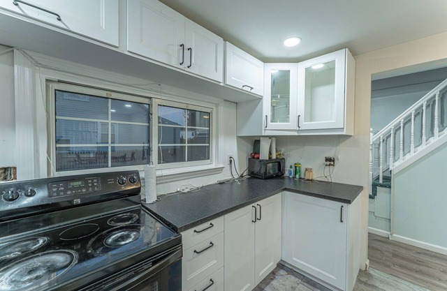 3-bedroom house in enchanting Dix Hills with bonus room, WiFi, AC