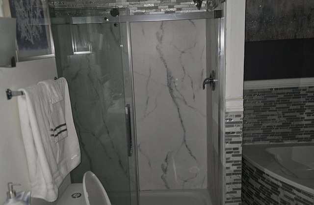 3-bedroom house in fabulous Lorain on the lake newly remodeled bath and kitc