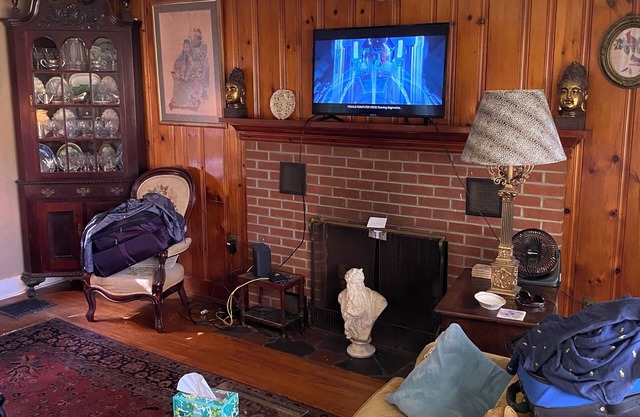 3-bedroom house in fantastic Sharon with WiFi, overlooking nature preserve