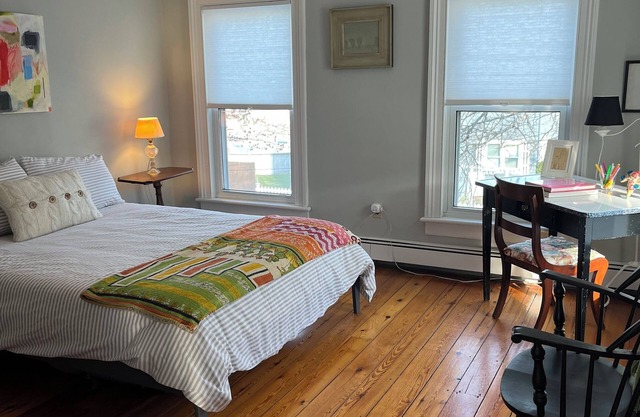3-bedroom house in lovely Athens NY, family friendly, expansive patio & garden