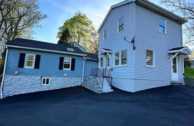 3-bedroom house in marvelous Goshen. Luxury cabin vibes for your getaway.