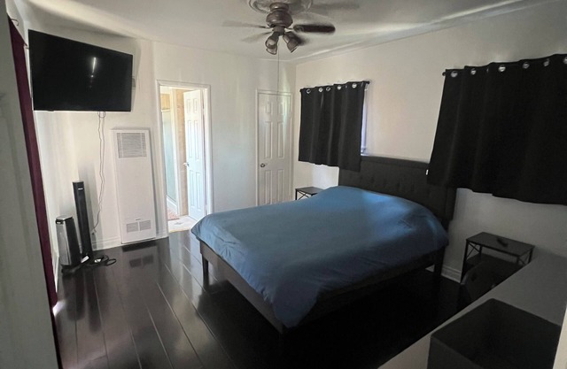 3-bedroom house in North Long Beach with WiFi, full kitchen and big backyard
