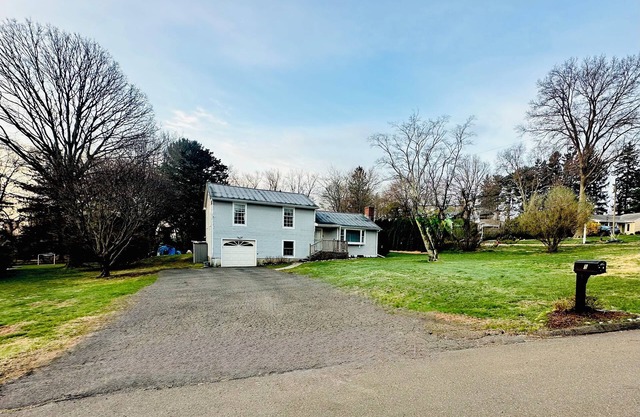 3-bedroom house in pleasant Norwalk with Pool, outdoor BBQ, and so much more