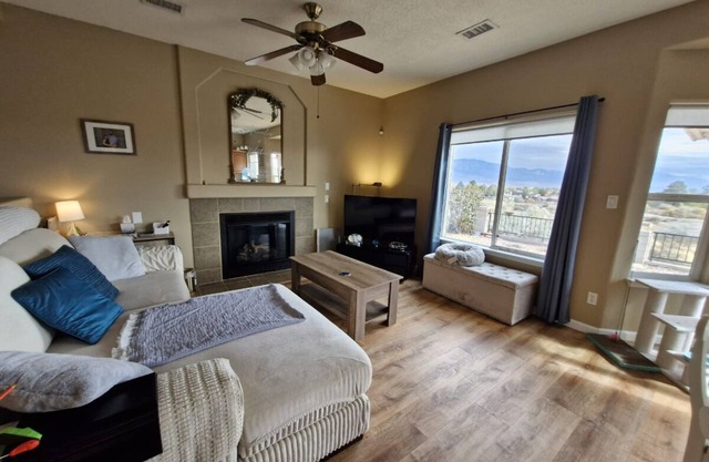 3-bedroom house in Rio Rancho with WiFi, AC, minutes from Balloon Fiesta Park