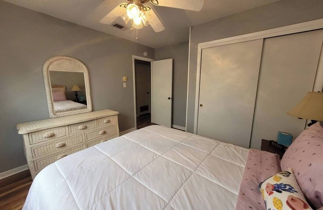 3-bedroom house in small town Shalimar. 15 min drive to beautiful white beaches
