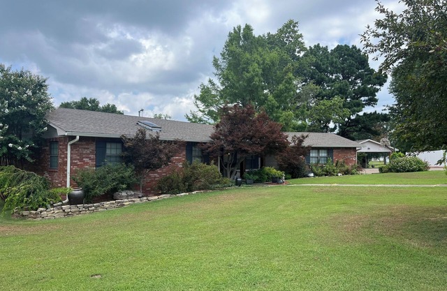 3-bedroom house in Stigler with AC